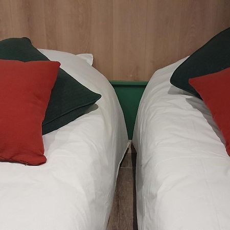 קפסטן La Pause Sous Le Pin B&B Chambres D'Hotes מראה חיצוני תמונה