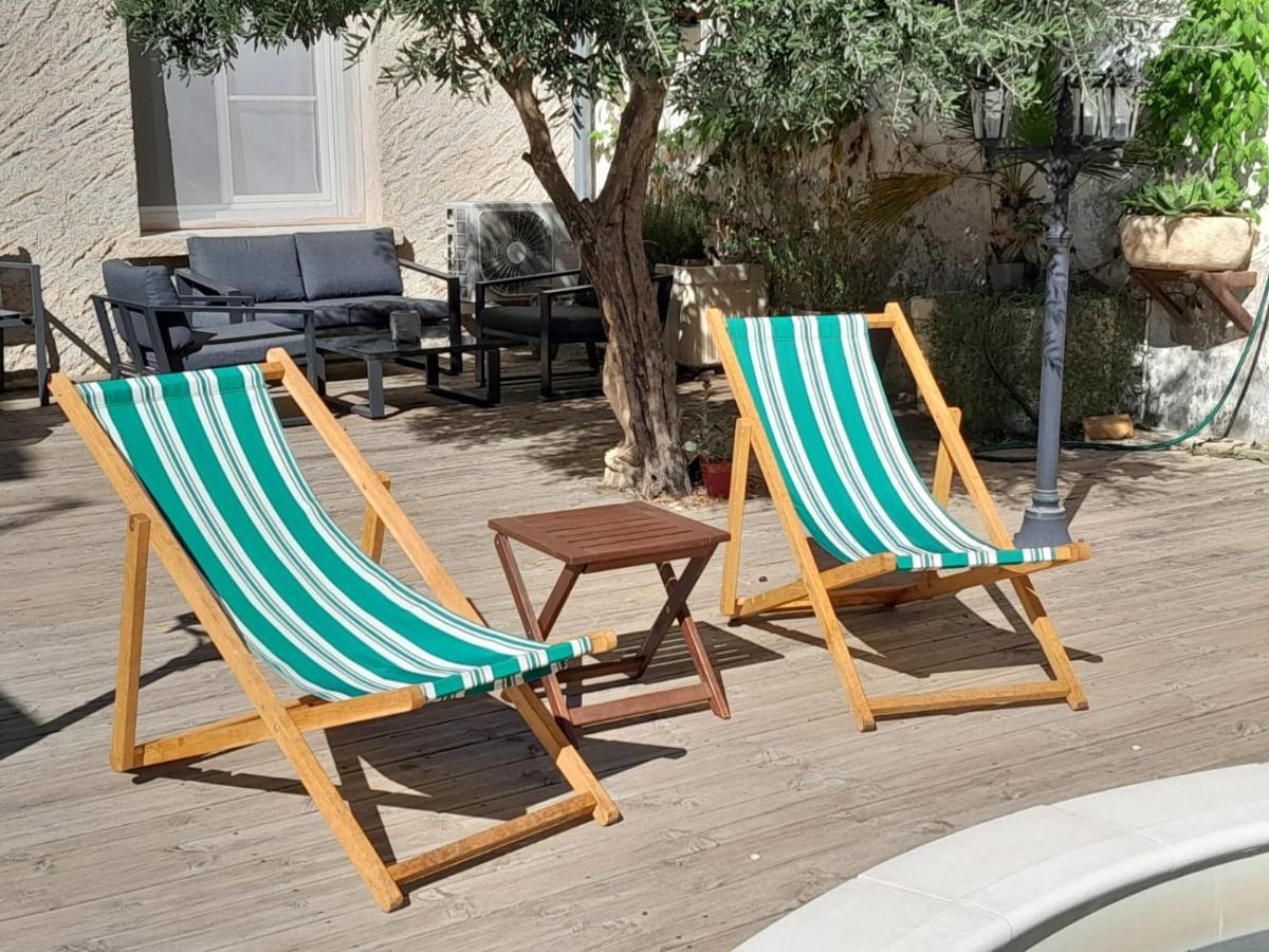 קפסטן La Pause Sous Le Pin B&B Chambres D'Hotes מראה חיצוני תמונה