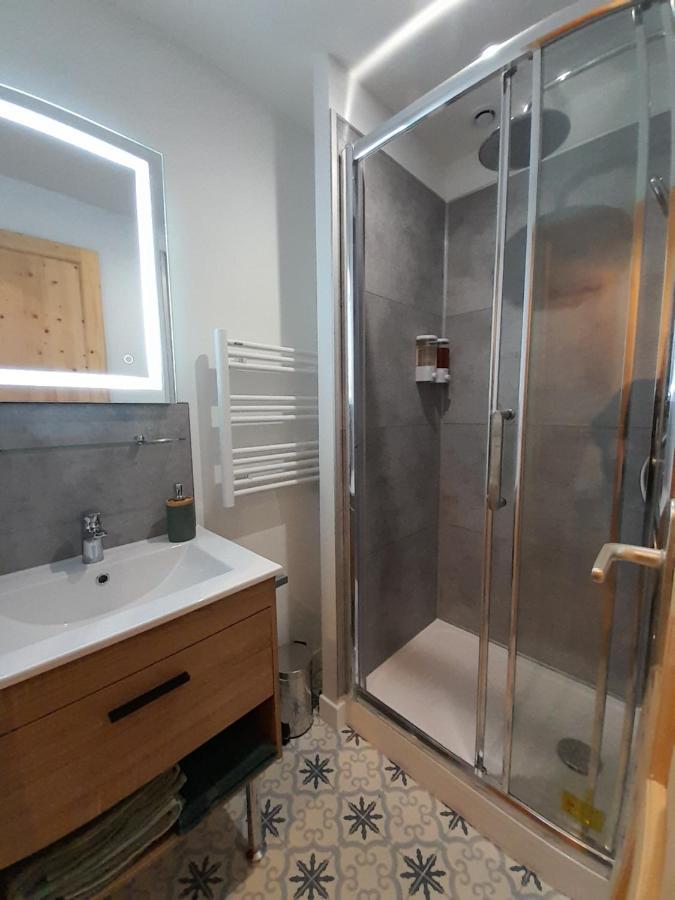 קפסטן La Pause Sous Le Pin B&B Chambres D'Hotes מראה חיצוני תמונה