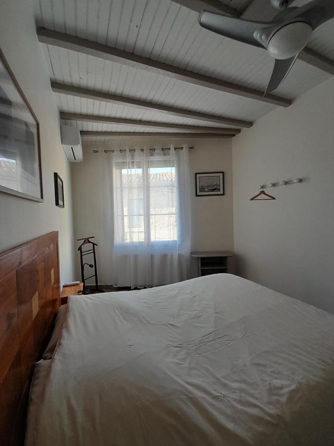 קפסטן La Pause Sous Le Pin B&B Chambres D'Hotes מראה חיצוני תמונה