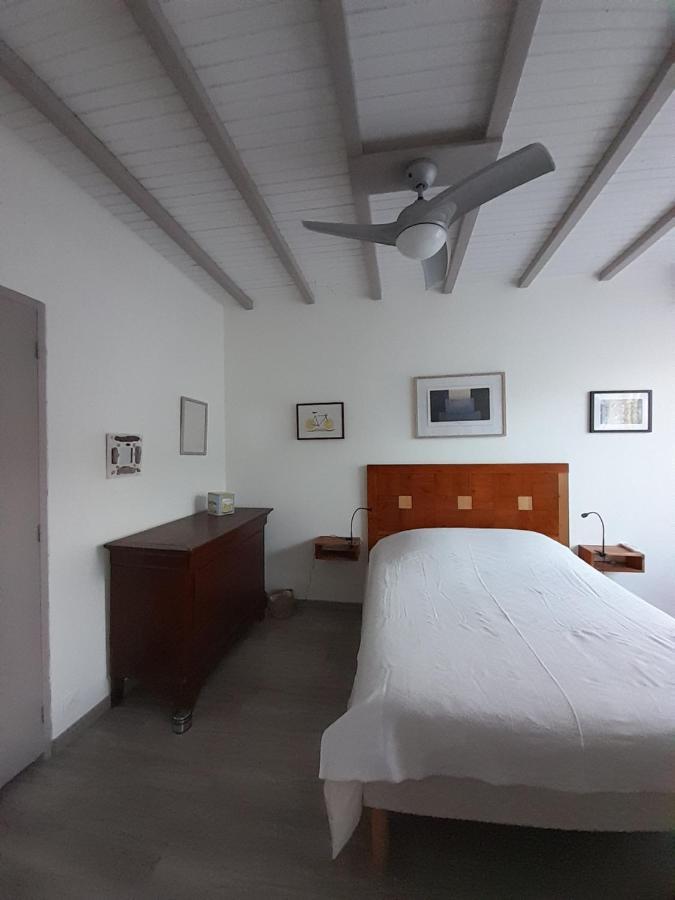 קפסטן La Pause Sous Le Pin B&B Chambres D'Hotes מראה חיצוני תמונה