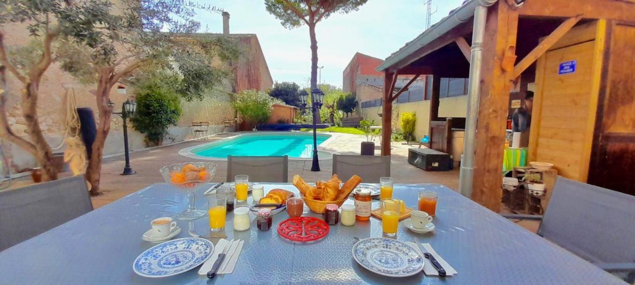 קפסטן La Pause Sous Le Pin B&B Chambres D'Hotes מראה חיצוני תמונה
